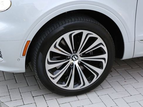 Used 2021 Bentley Bentayga image 73