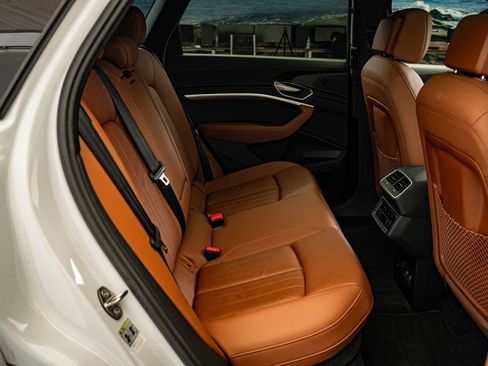 Used 2021 Audi e-tron Premium w/ Convenience Plus Package image 37