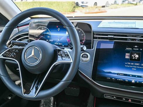 New 2024 Mercedes-Benz E 350 4MATIC Sedan image 18