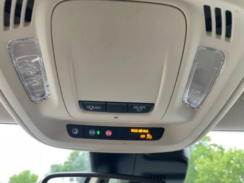 Used 2022 Buick Envision Preferred FWD image 31