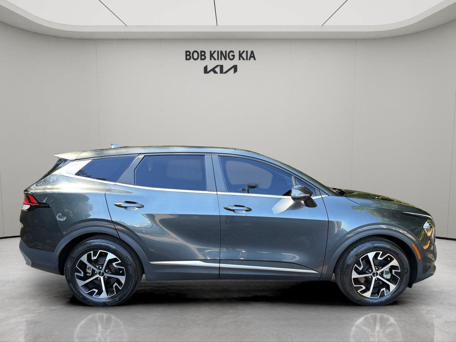 Used 2023 Kia Sportage EX FWD image 6