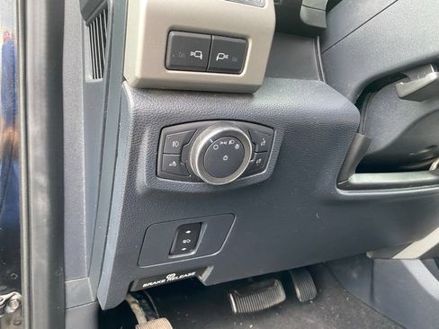 Used 2022 Ford F250 Lariat w/ Lariat Value Package AWD/4WD image 17