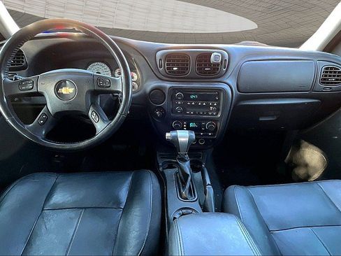 Used 2008 Chevrolet TrailBlazer LT w/ Sun And Sound Package RWD image 12