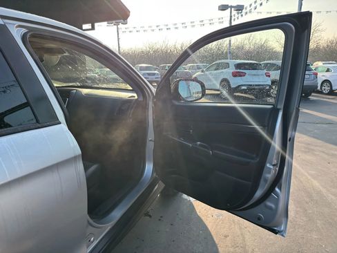 Used 2024 Mitsubishi Outlander Sport SE image 14