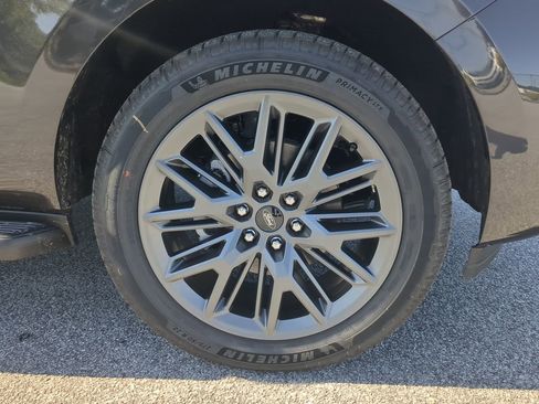 New 2026 Ford Expedition Platinum AWD/4WD image 9