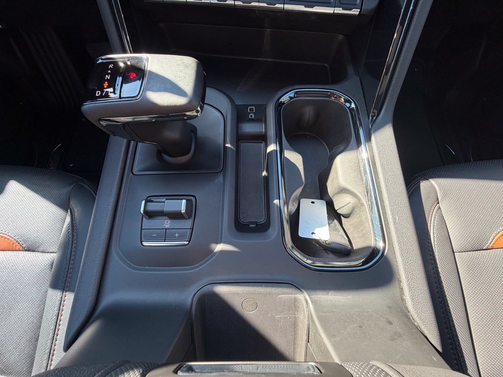 Used 2025 GMC Sierra 1500 AT4 w/ Technology Package AWD/4WD image 12