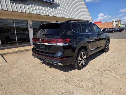 Used 2025 Volkswagen Atlas SE AWD/4WD image 8