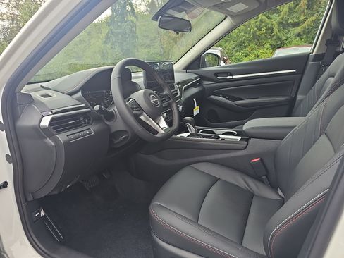 New 2025 Nissan Altima 2.5 SR w/ SR Premium Package image 21