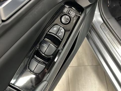 Used 2025 Nissan Altima 2.5 SL AWD/4WD image 38