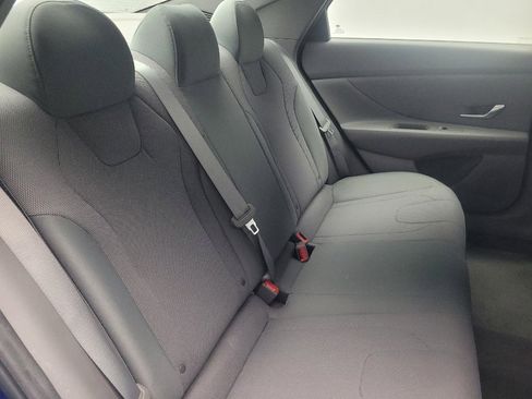 Used 2021 Hyundai Elantra SE image 19