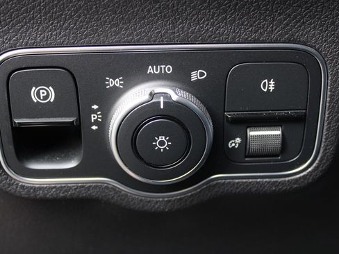 Used 2023 Mercedes-Benz EQB 300 4MATIC image 15