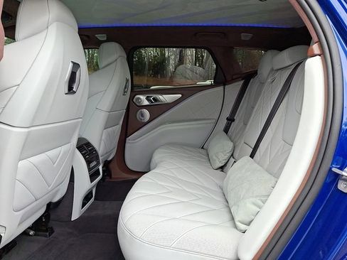 Used 2023 BMW XM w/ M Driver's Package image 10