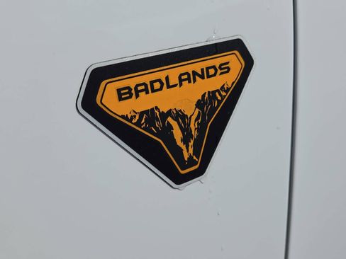 Used 2022 Ford Bronco Badlands image 16