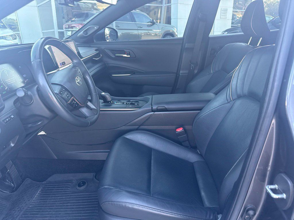 Used 2023 Toyota Crown AWD/4WD image 2
