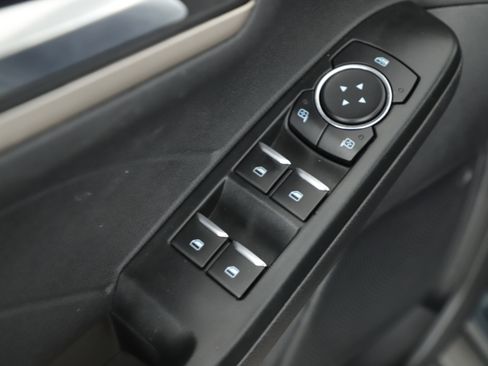 Used 2022 Ford Escape SEL image 9