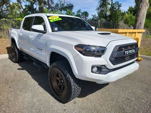 Used 2021 Toyota Tacoma TRD Sport image 2