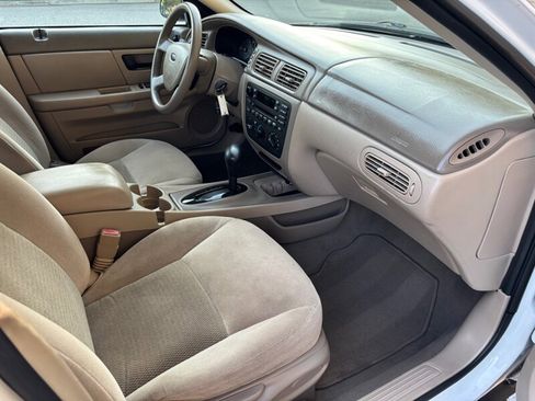 Used 2007 Ford Taurus SE image 16