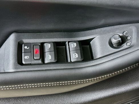 Used 2025 Jeep Grand Cherokee Limited RWD image 21