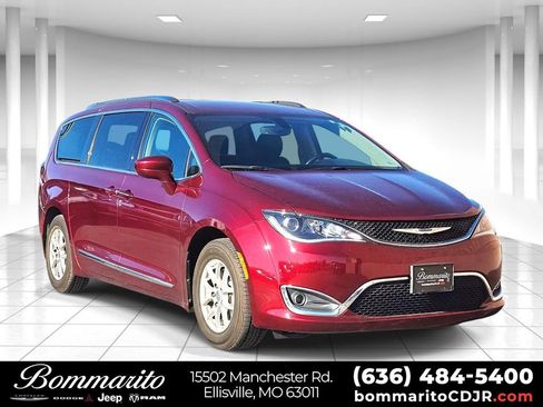 Used 2020 Chrysler Pacifica Touring-L image 1