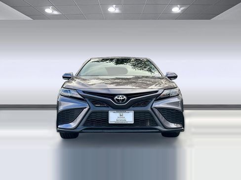 Used 2021 Toyota Camry SE image 5