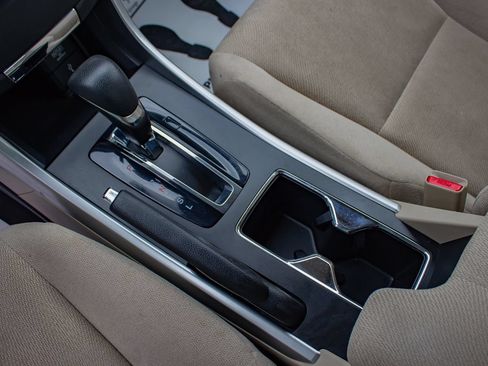 Used 2013 Honda Accord LX image 29