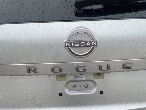 Used 2024 Nissan Rogue SV FWD image 12