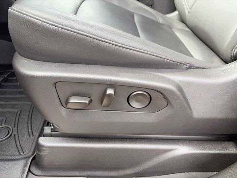 Used 2025 Chevrolet Tahoe LT w/ Comfort Package image 18