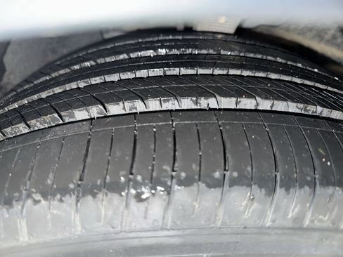 Used 2021 Tesla Model Y Long Range image 3