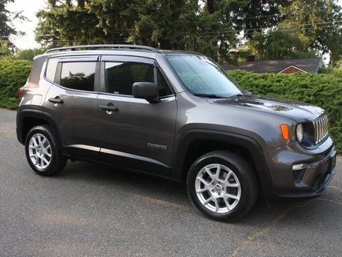 Used 2019 Jeep Renegade Sport w/ Sport Appearance Group AWD/4WD image 2