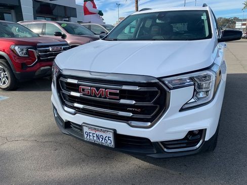 Used 2022 GMC Terrain AT4 image 3