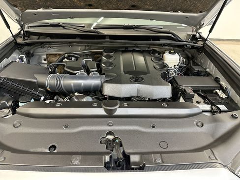 Used 2024 Toyota 4Runner TRD Off-Road image 34