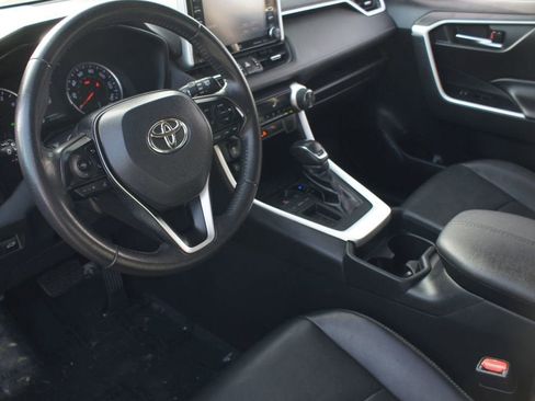Used 2019 Toyota RAV4 XLE Premium image 9