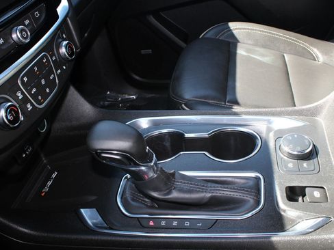 Used 2023 Chevrolet Traverse Premier image 24