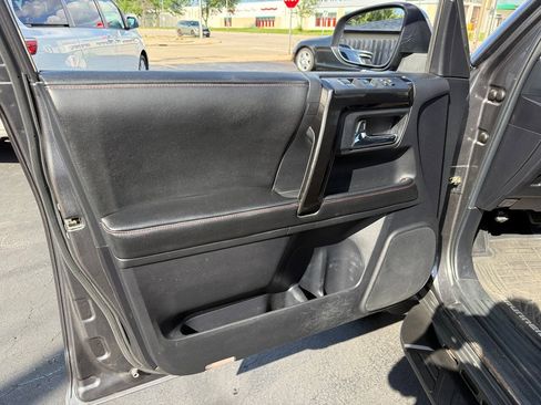 Used 2014 Toyota 4Runner Trail AWD/4WD image 9