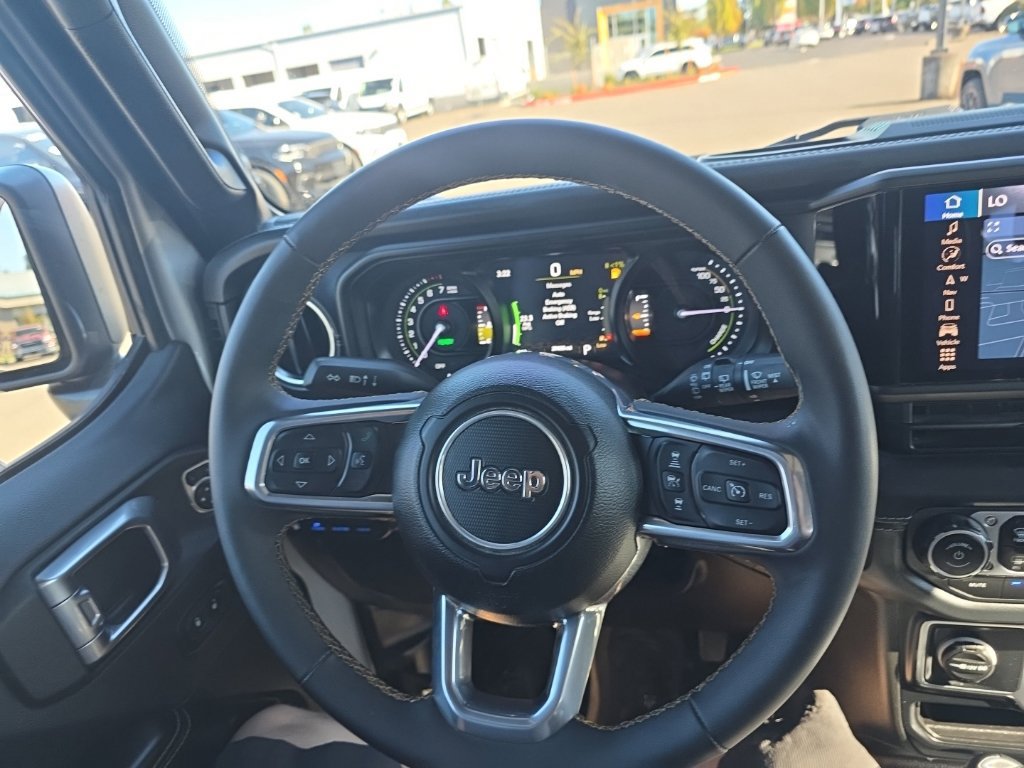Used 2024 Jeep Wrangler Unlimited Sahara w/ Technology Group AWD/4WD image 20