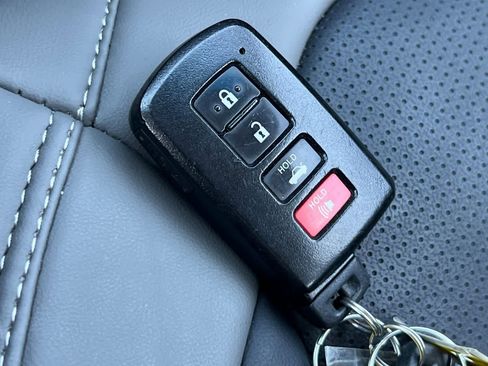 Used 2015 Toyota Avalon XLE FWD image 27