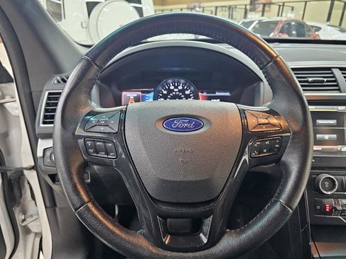 Used 2016 Ford Explorer XLT w/ Equipment Group 202A image 29