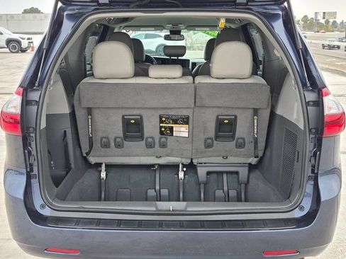Used 2020 Toyota Sienna LE FWD image 12