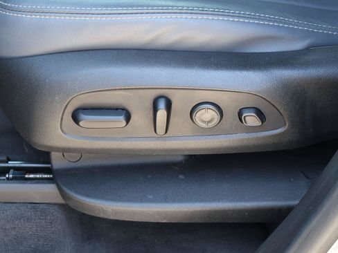 Used 2020 Buick Enclave Premium w/ Sun and Sites Package FWD image 13