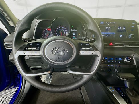 Used 2022 Hyundai Elantra SEL FWD image 15