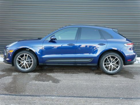 Used 2022 Porsche Macan image 2
