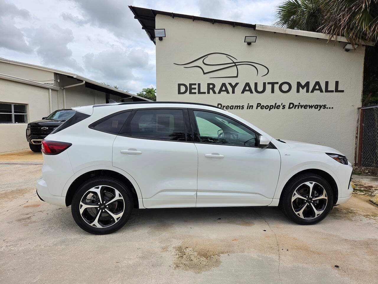 Used 2023 Ford Escape ST-Line Select w/ Tech Pack #2 AWD/4WD image 4