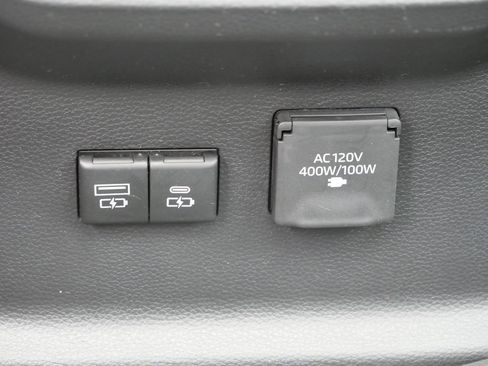 Used 2022 Toyota Tundra Limited AWD/4WD image 32