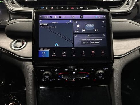 Used 2023 Jeep Grand Cherokee 4WD 4xe w/ Luxury Tech Group II image 9