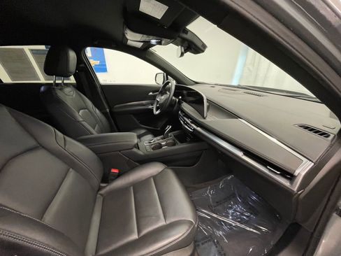 Used 2025 Cadillac XT4 Premium Luxury image 8