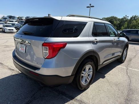 Used 2022 Ford Explorer XLT AWD/4WD image 7