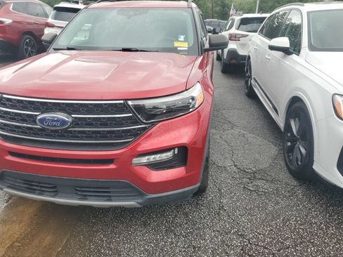 Used 2021 Ford Explorer XLT w/ Equipment Group 202A AWD/4WD image 3