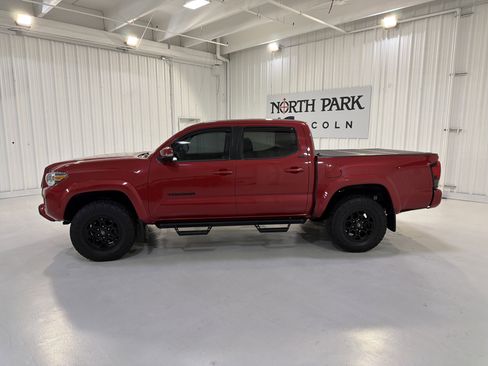 Used 2021 Toyota Tacoma SR5 w/ Technology Package image 2
