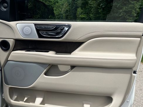 Used 2020 Lincoln Navigator L Reserve w/ Luxury Package AWD/4WD image 14