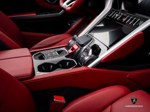 Used 2024 Lamborghini Urus S AWD/4WD image 44